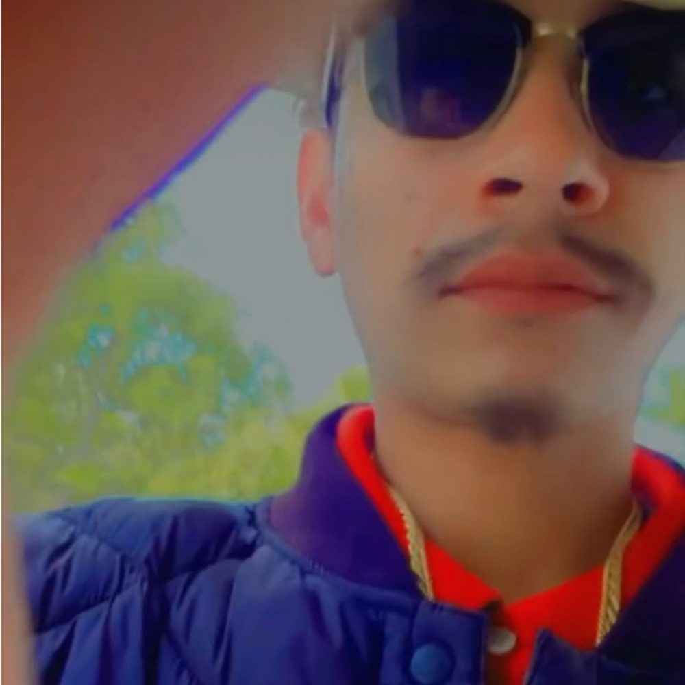 Meet your Posher, Moises